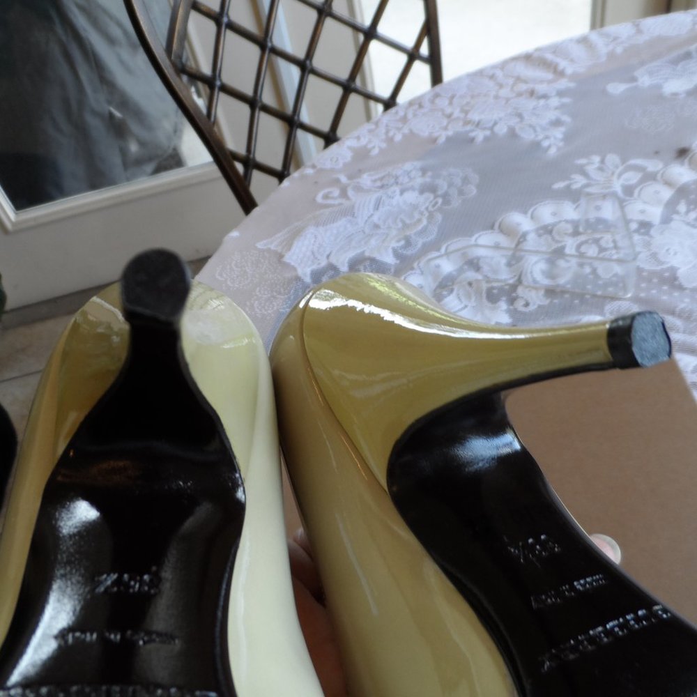 New Burberry Light Green Patent Leather Heeled Pumps Size 36.5 M - Picture 12 of 15